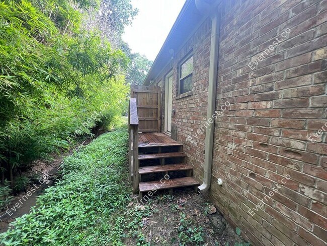 Building Photo - 1413 Hardy St