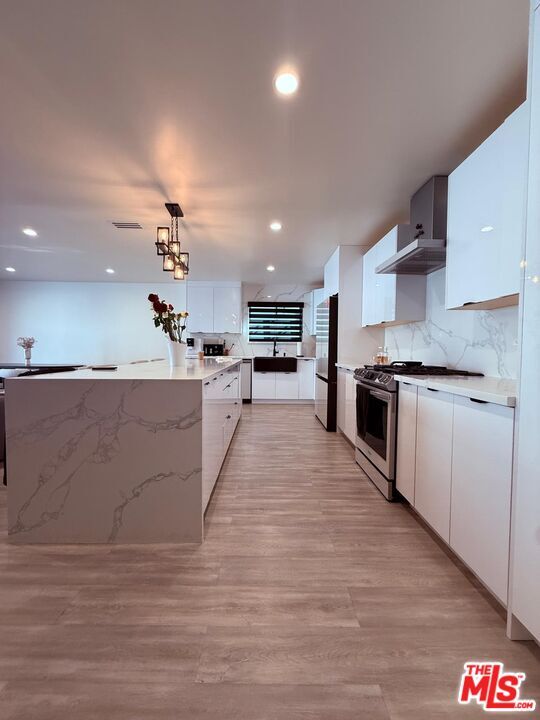 Building Photo - 16047 Bryant St