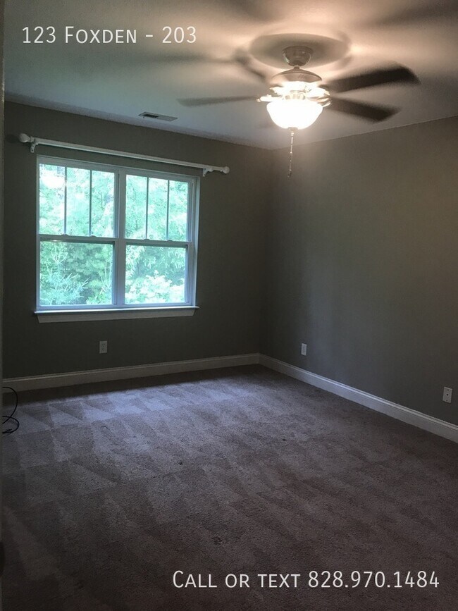 Building Photo - 123 Foxden-203
