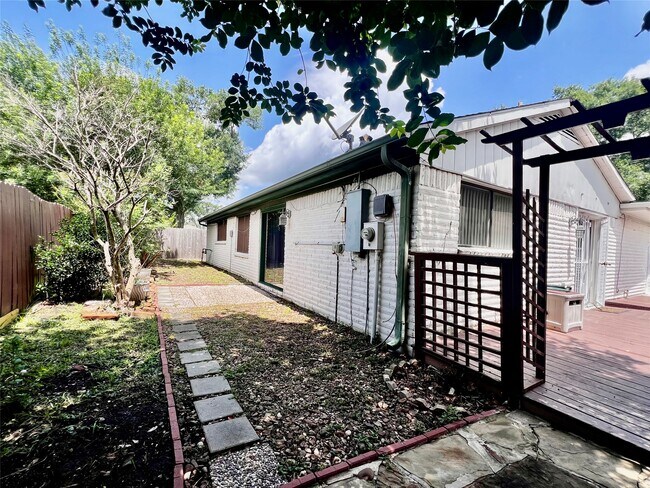 Building Photo - 13819 Wickersham Ln