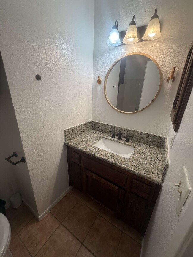 Building Photo - Beautiful 3 Bed / 2 Bath Home with Backyard Oasis & Pool!