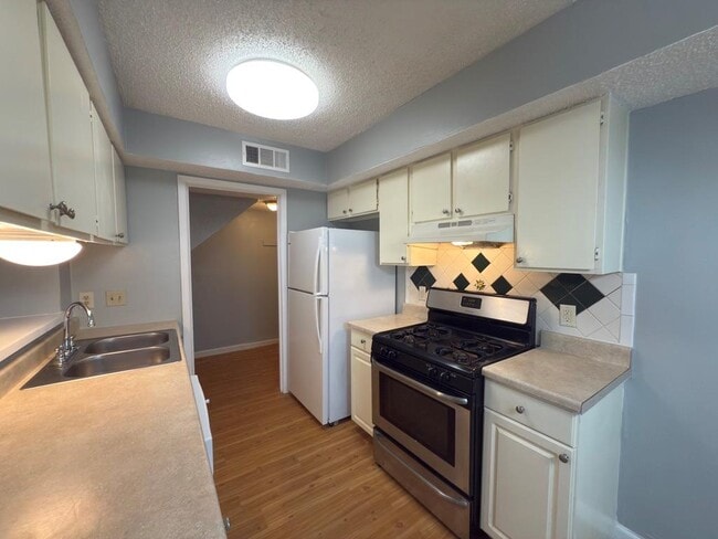 Primary Photo - 1312 Southport Dr