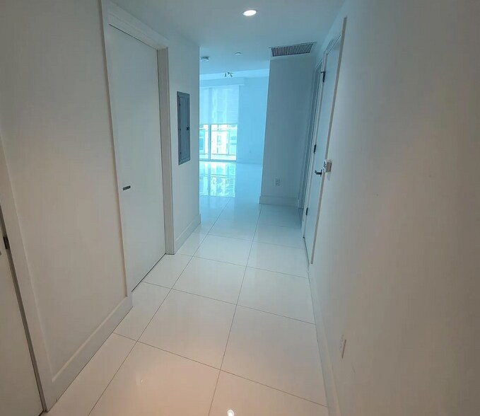 Building Photo - 1080 Brickell Ave