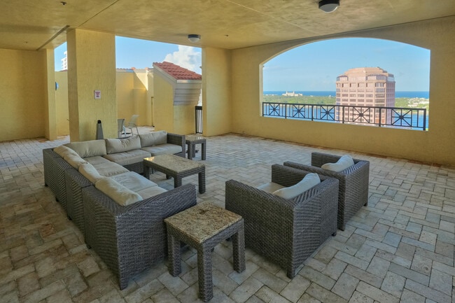 Building Photo - 801 S Olive Ave