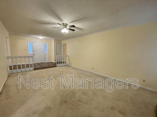 Building Photo - 2109 Hollyridge Pl