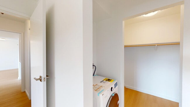 Building Photo - 2031 Castro St