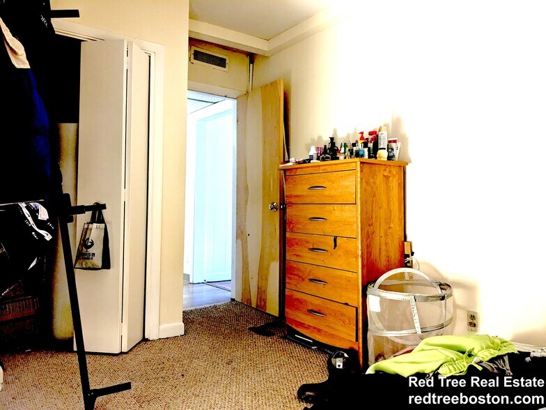 Building Photo - 1131 Commonwealth Ave