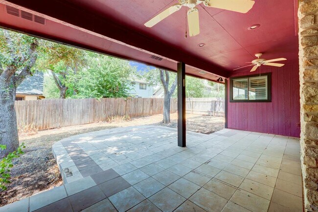 Building Photo - 1704 Foxfire Dr