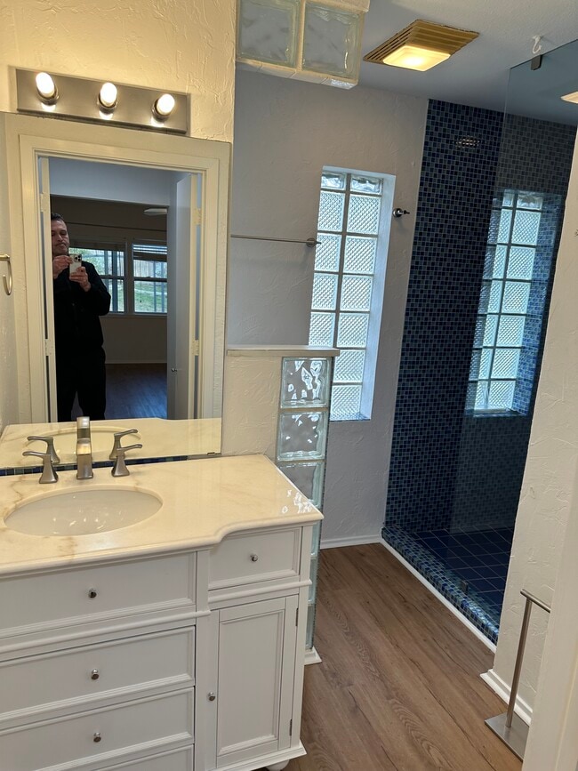 Building Photo - 8655 Ashcroft Ave