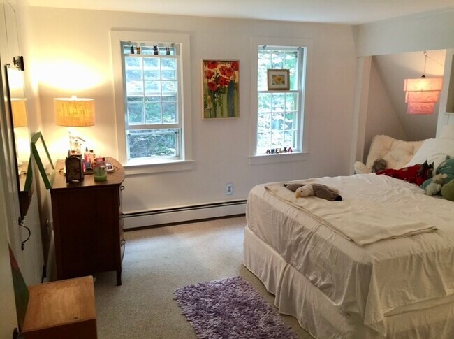 Building Photo - 376 Grove St