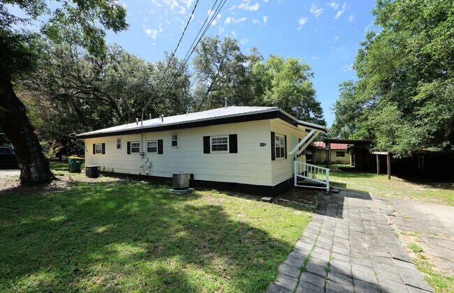 Building Photo - Duplex in Central Niceville