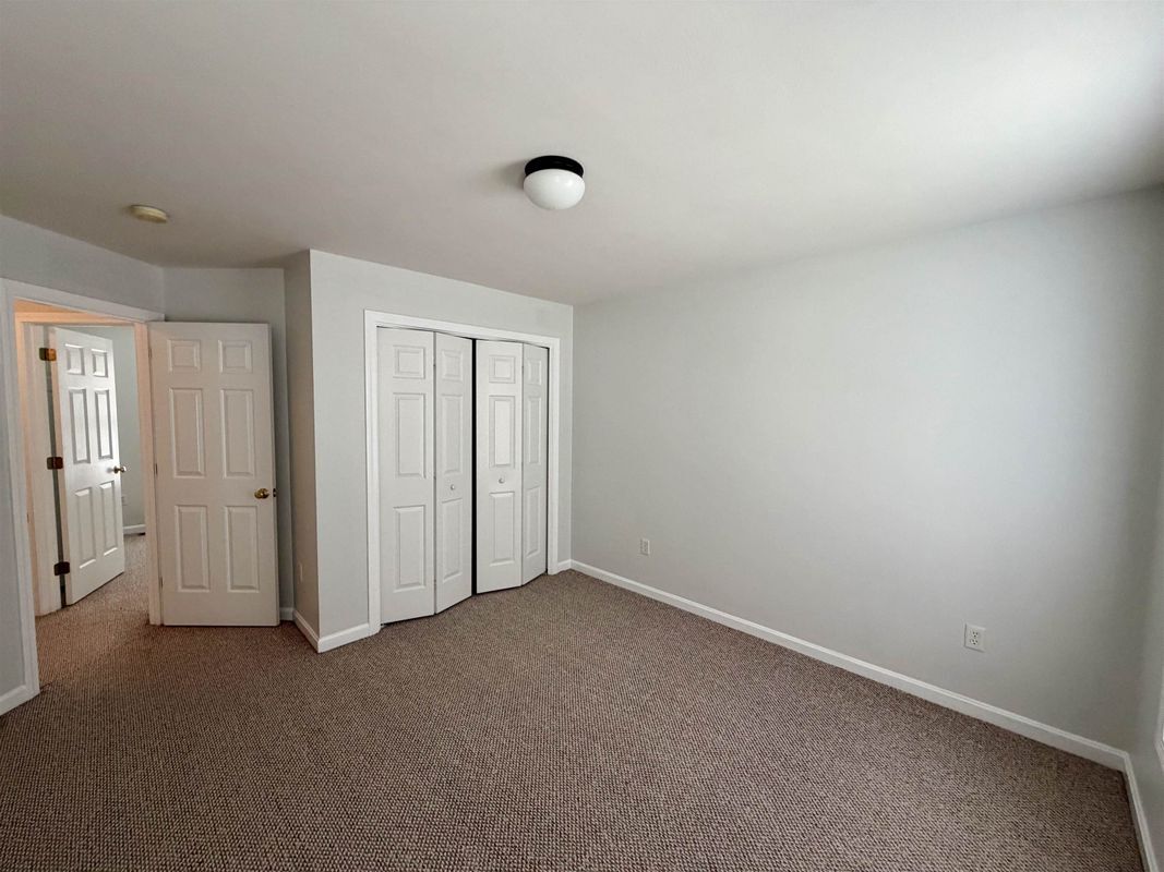 Building Photo - 8 Normandy