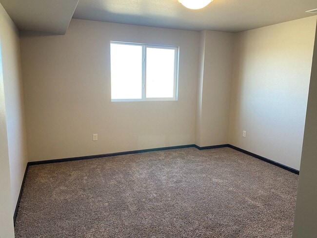 Building Photo - 4 BED | 2 BATH | DOUBLE GARAGE | RAPID VALLEY