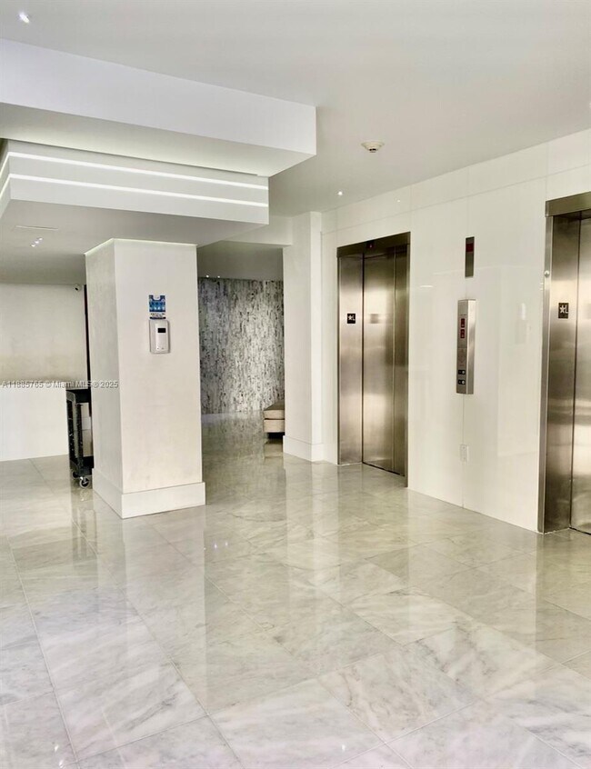 Building Photo - 6423 Collins Ave