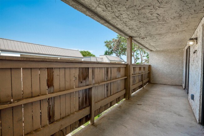 Building Photo - 8521 Hearth Dr