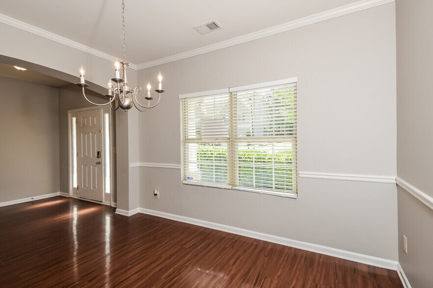 Building Photo - 930 Walking Stick Trail NE