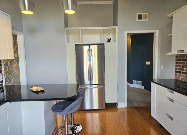 Building Photo - 755 Golf Ln