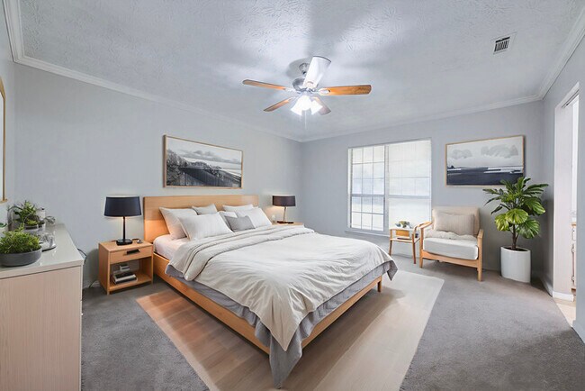 Building Photo - Cozy 3-Bedroom Rental with Fireplace & Mod...
