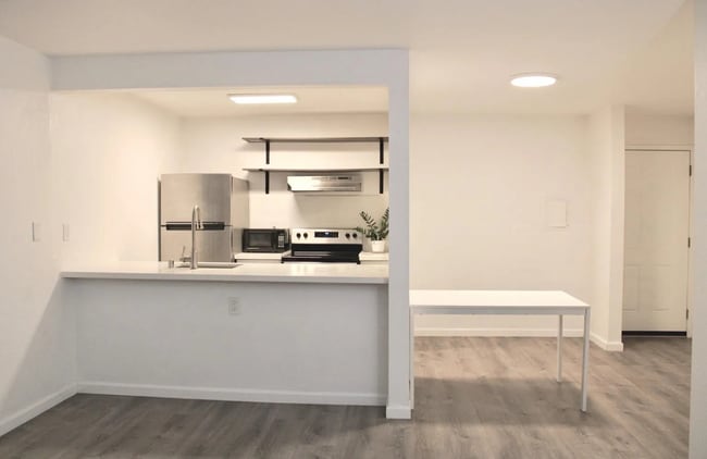 Building Photo - Great condo unit in a gated community.
