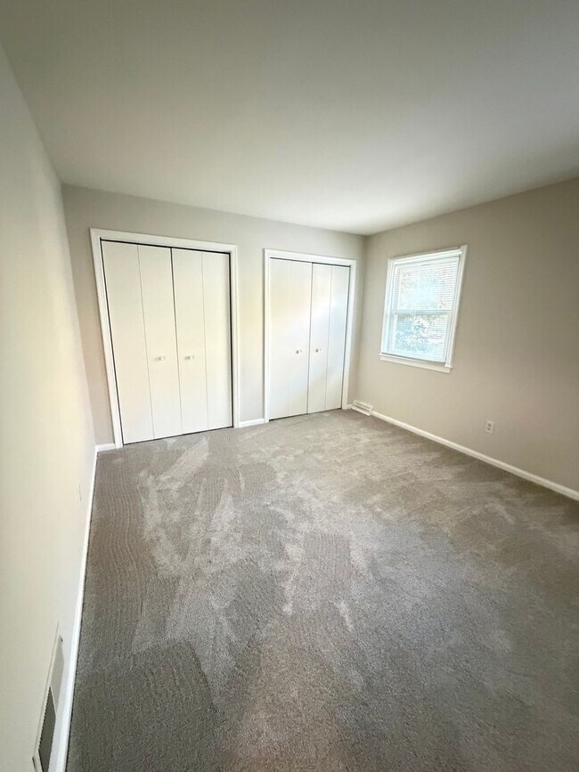 Building Photo - 222 Merion Rd