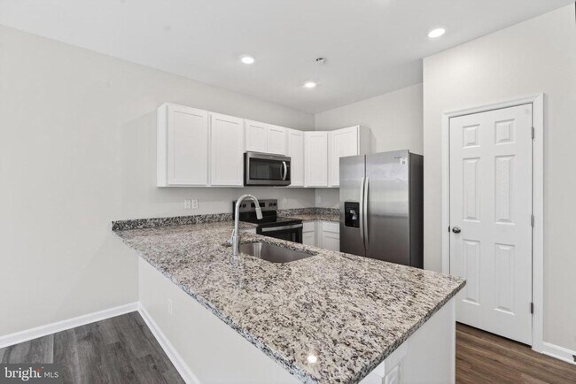 Building Photo - 183 Caterpillar Dr