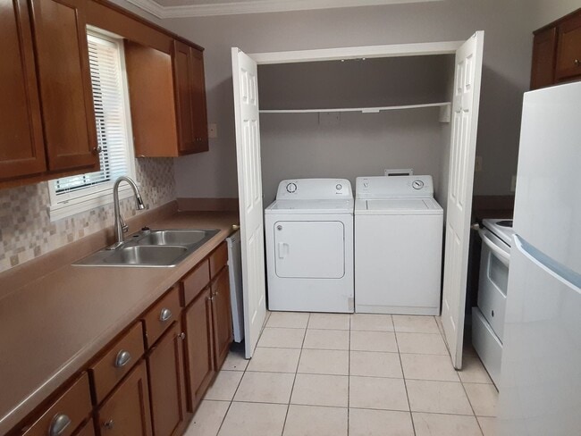 Building Photo - 2 Bed/2 Bath