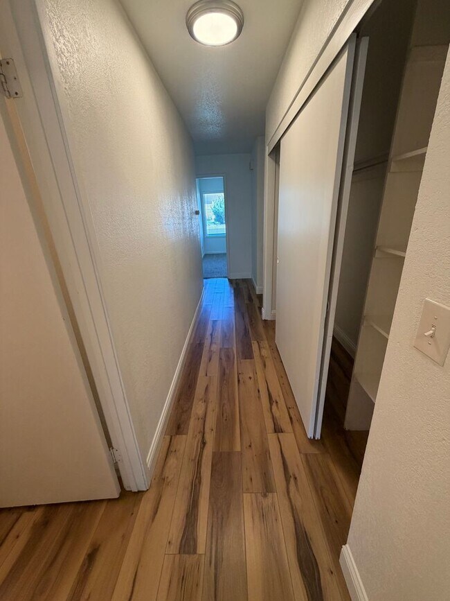 Building Photo - 4 Bed / 2 Bath | Rosemont Single Family Home Available