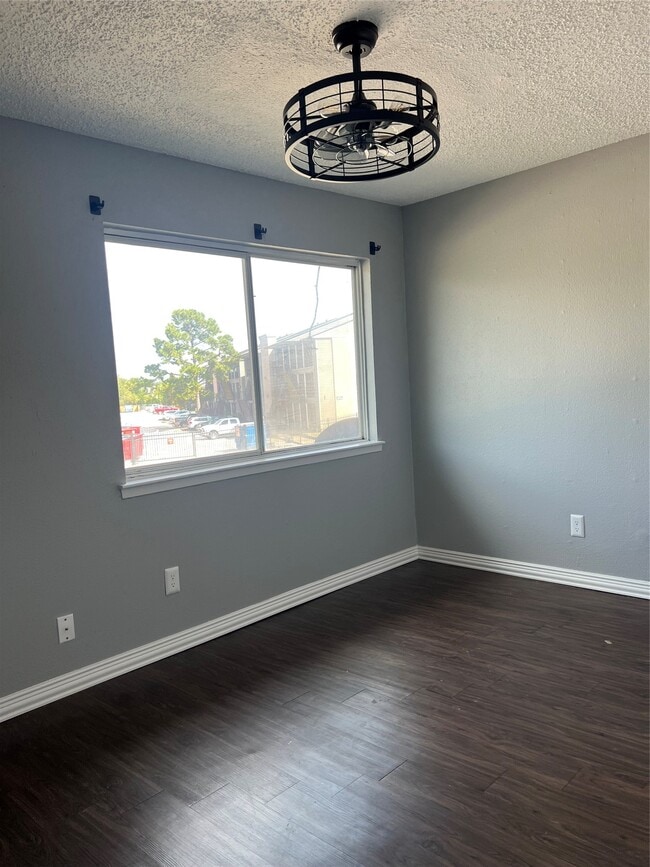 Building Photo - 738 Coolwood Dr