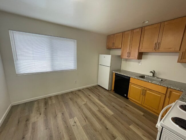 Building Photo - 2-Bed Condo Retreat with Elegant Granite Touches in Antioch