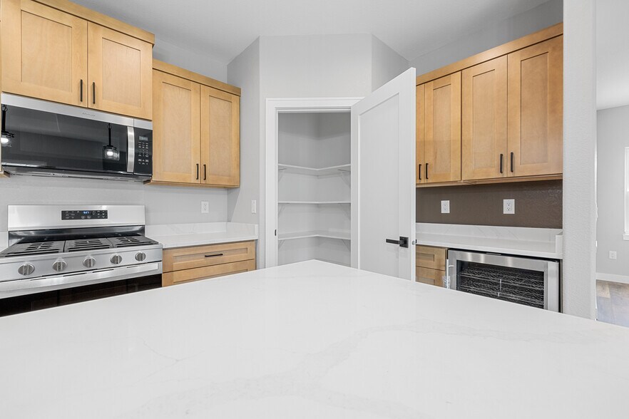 Building Photo - 1867 Woodland Way