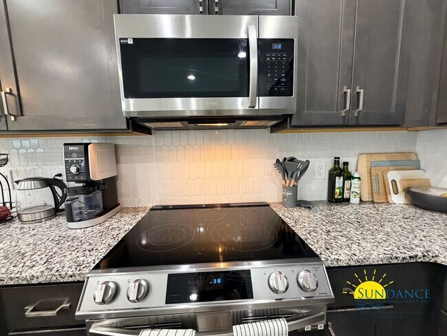 Building Photo - Gorgeous 2 Story 4 Bedrooms Townhome in Fort Walton Beach!