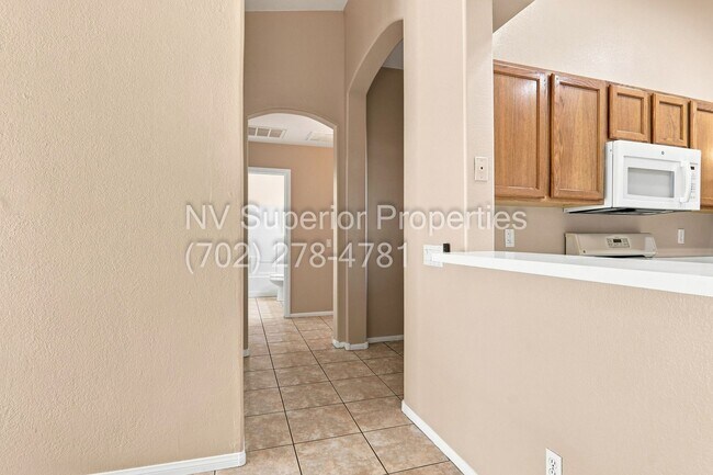Building Photo - SE!! Stallion Mountain!! Gated!!! Single Story Home!! No Carpets!!! Covered patio!! Water Conditi...