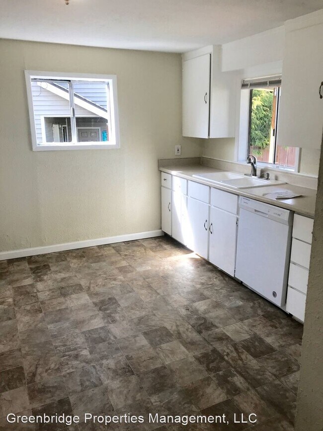 Building Photo - 4 br, 2 bath House - 4214 NE Highland Ct.