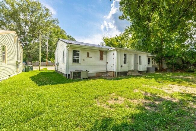 Building Photo - 5107 Sunbeam Ave