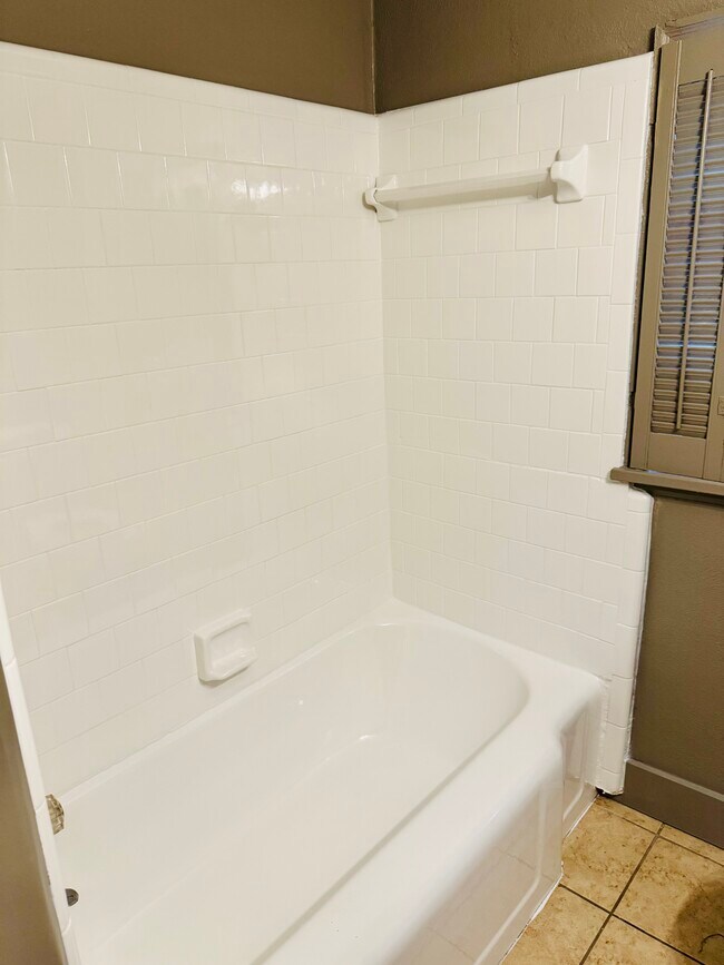 Building Photo - 1828 Mitchell St