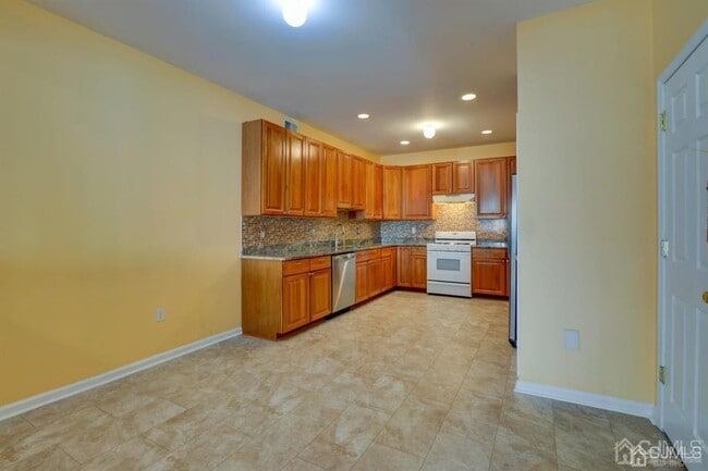 Building Photo - 334 Moonlight Dr