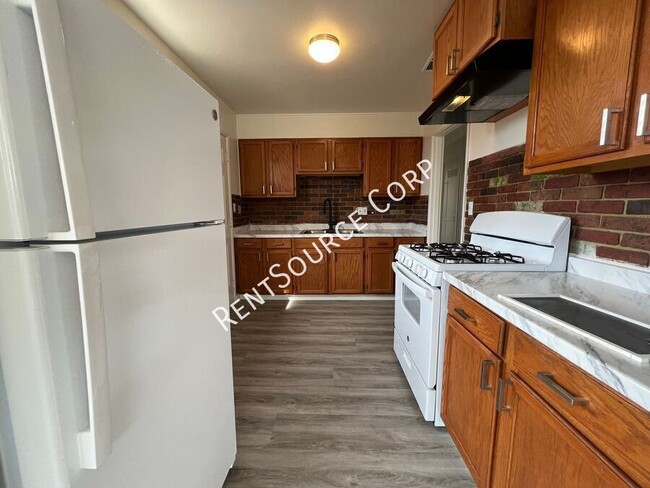 Building Photo - 650 Muriel Dr