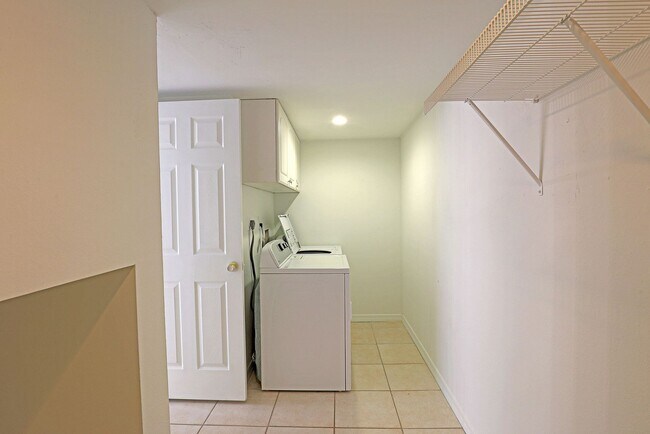 Building Photo - Parkwoods 12341-2