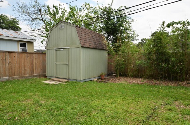 Building Photo - 4009 Nenana Dr