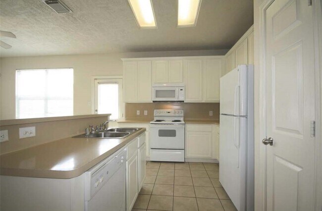 Building Photo - 14403 Fairbuff Ln