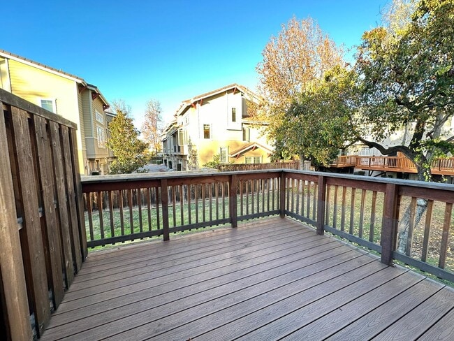 Building Photo - Cozy Beautiful Townhouse for Rent