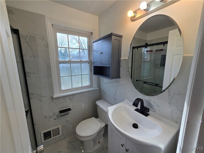 Building Photo - 532 Orwood Pl