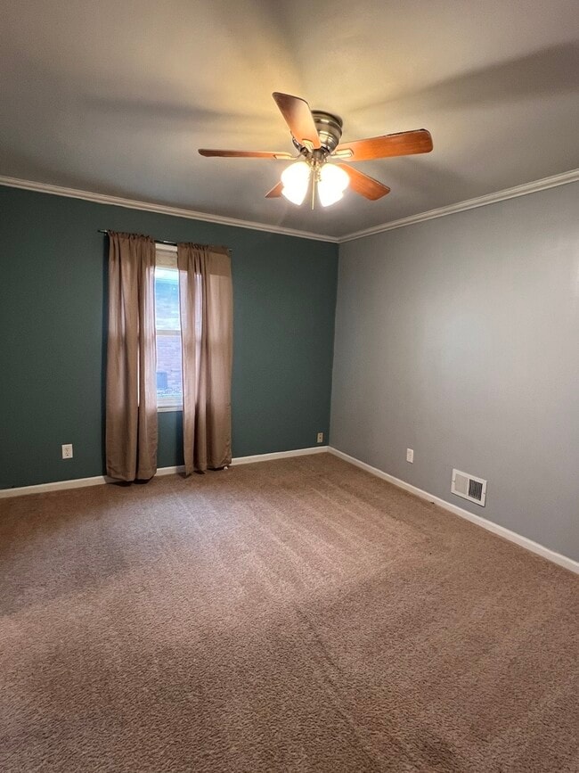 Building Photo - 1202 Reading St