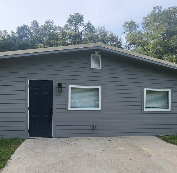 Building Photo - 6581 SW County Road 242