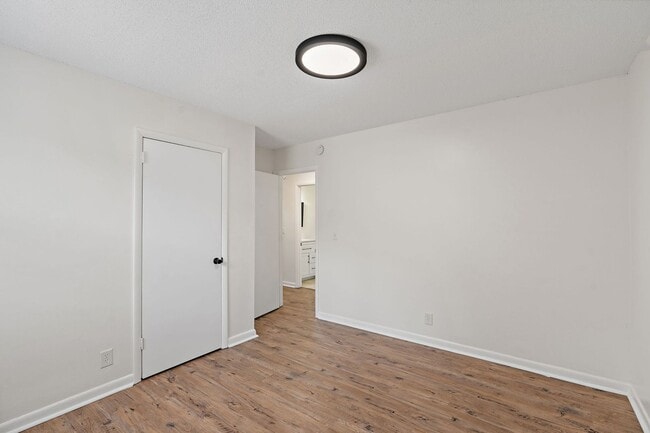 Building Photo - 1541 Cherry Tree Dr