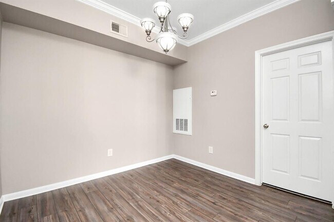 Building Photo - 2255 Braeswood Park Dr