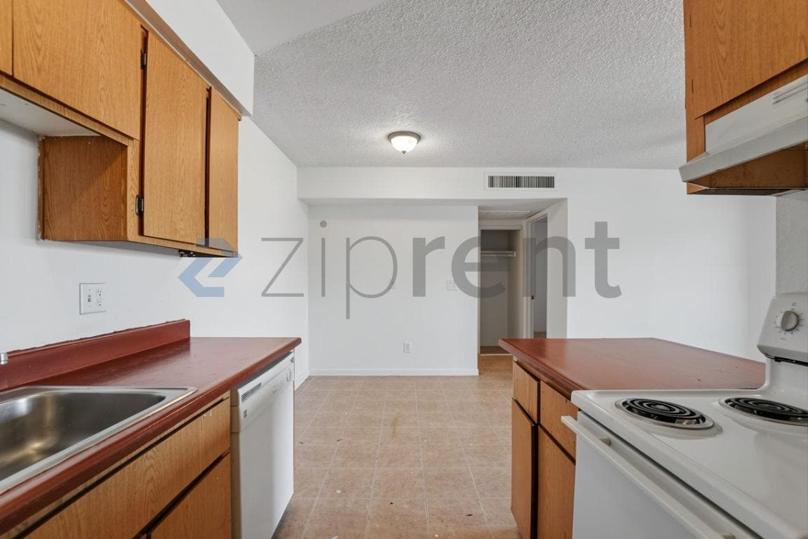Building Photo - Unit 110