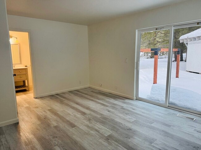 Building Photo - 2 bedroom 2 bath cabin close to hiking and biking trails