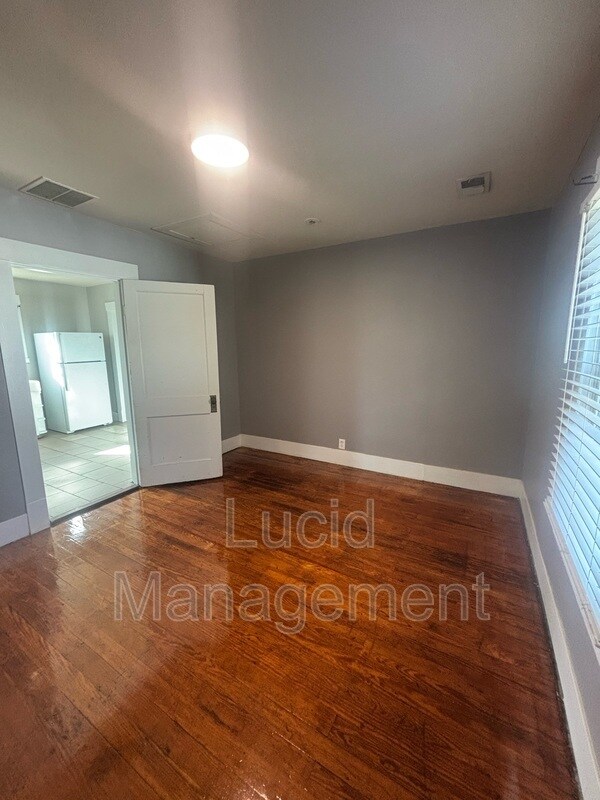 Building Photo - 629 W Market St