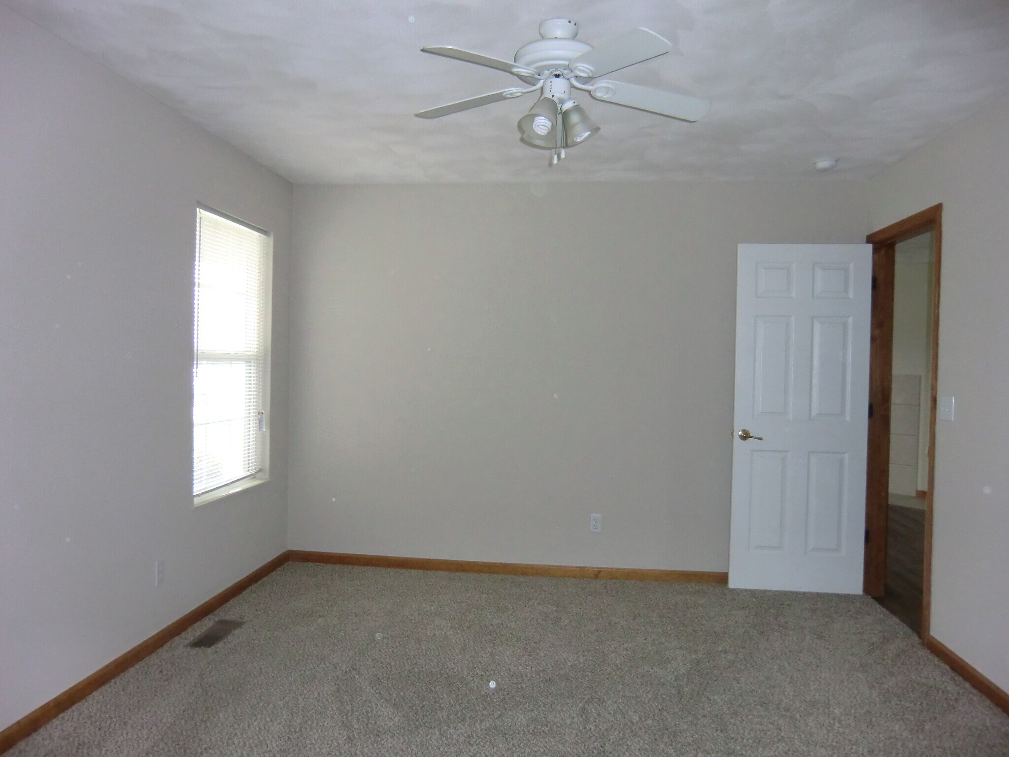 Building Photo - 211 Autumn Pine Dr